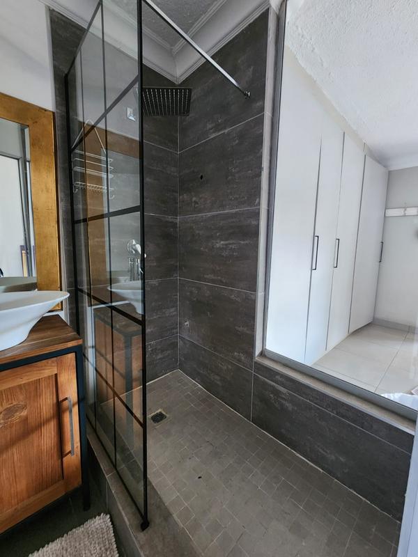 To Let 2 Bedroom Property for Rent in Sandhurst Gauteng