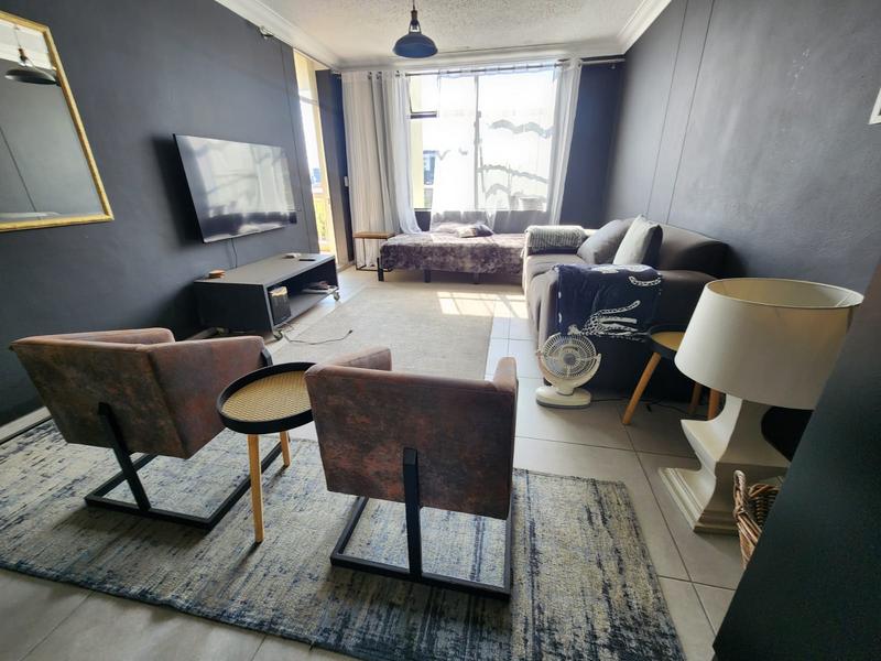 To Let 2 Bedroom Property for Rent in Sandhurst Gauteng
