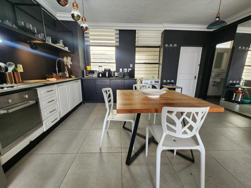 To Let 2 Bedroom Property for Rent in Sandhurst Gauteng