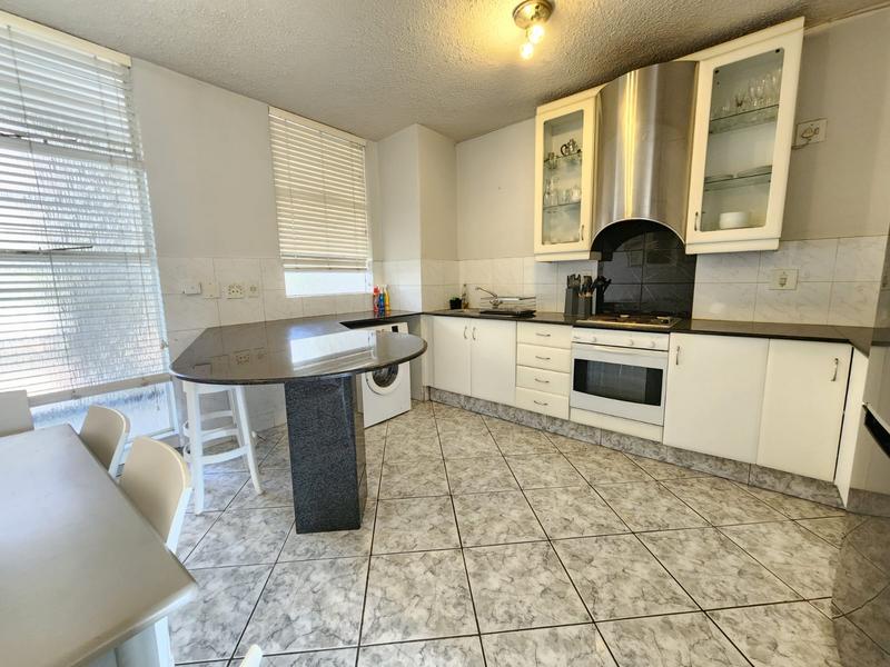 To Let 1 Bedroom Property for Rent in Sandhurst Gauteng