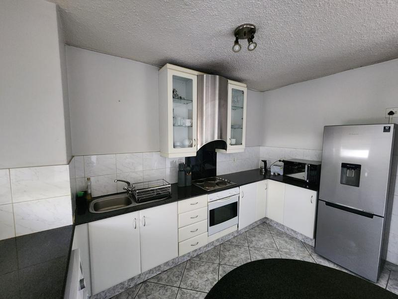 To Let 1 Bedroom Property for Rent in Sandhurst Gauteng