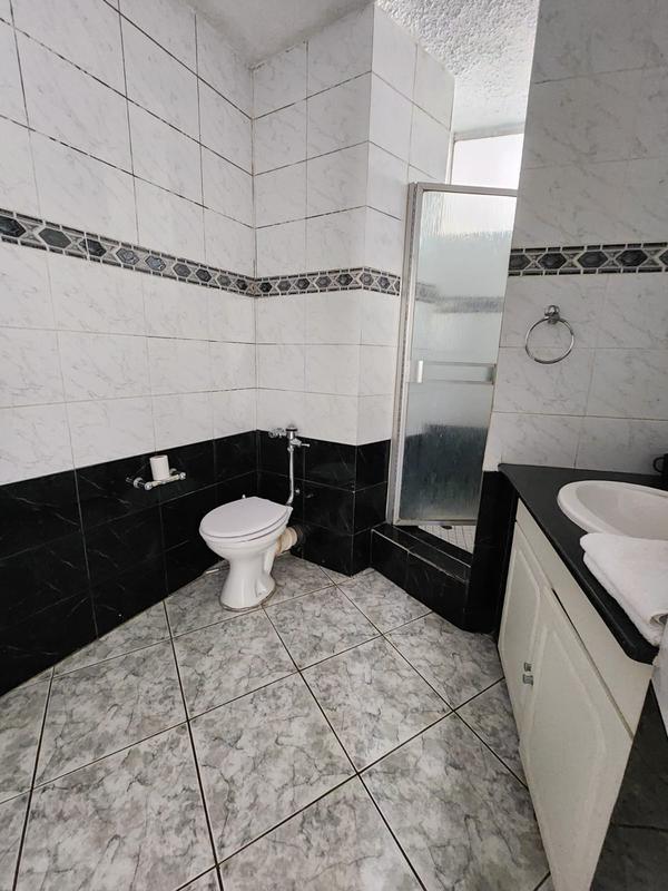 To Let 1 Bedroom Property for Rent in Sandhurst Gauteng