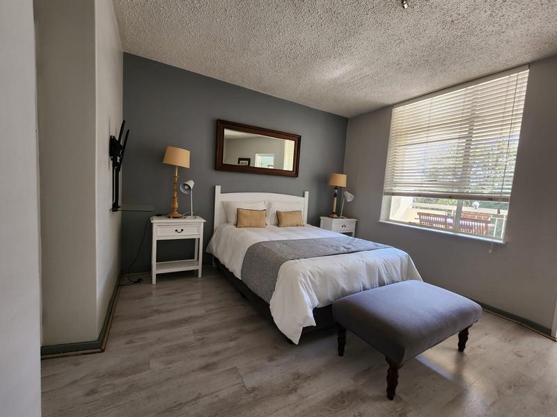 To Let 1 Bedroom Property for Rent in Sandhurst Gauteng