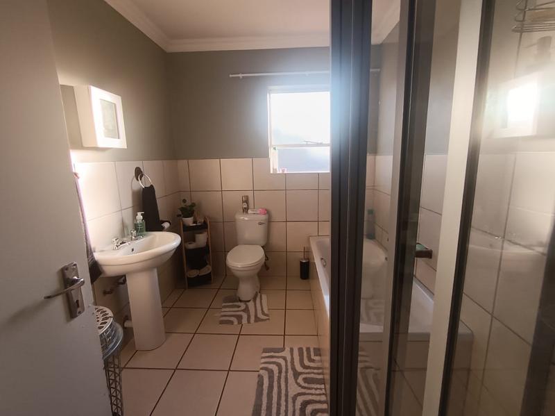 To Let 2 Bedroom Property for Rent in Selection Park Gauteng