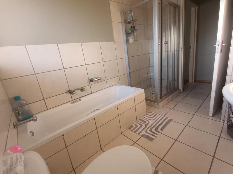 To Let 2 Bedroom Property for Rent in Selection Park Gauteng