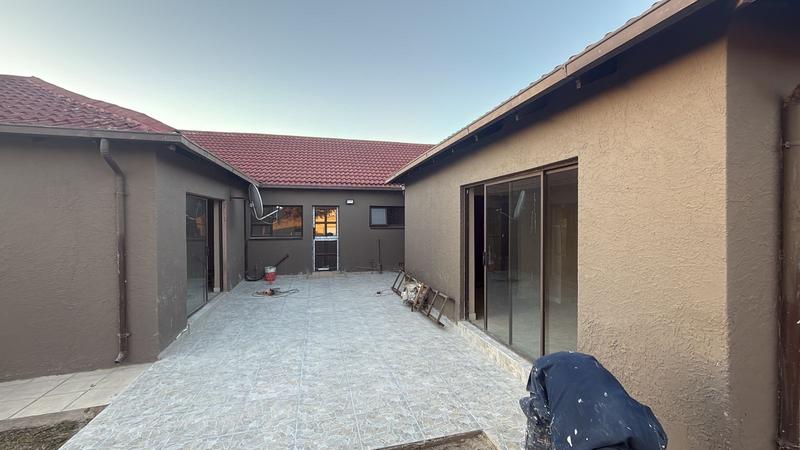 3 Bedroom Property for Sale in Birch Acres Gauteng