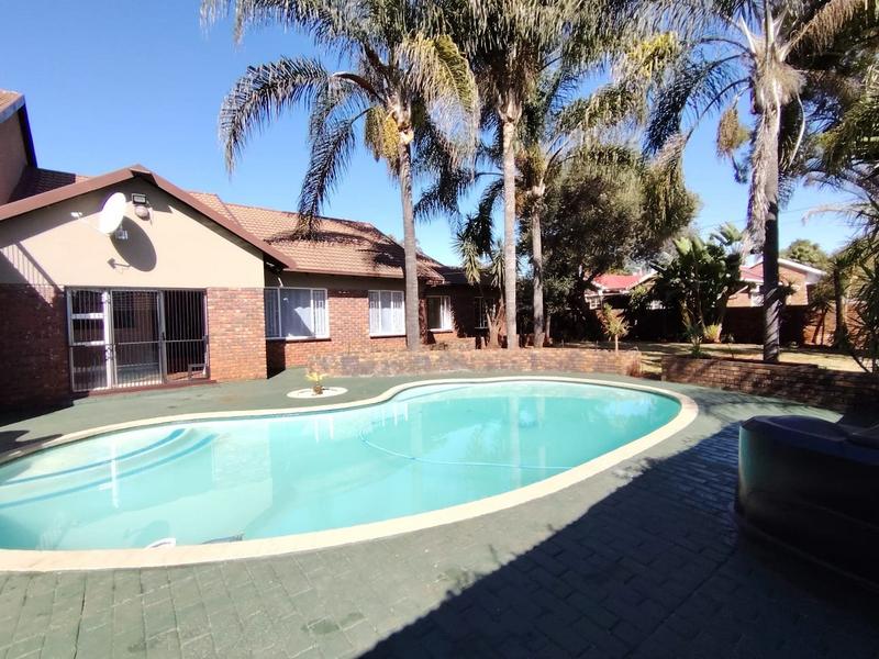 3 Bedroom Property for Sale in Theresa Park Gauteng