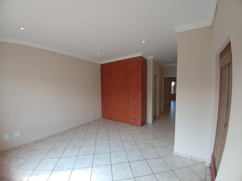 2 Bedroom Property for Sale in Kenleaf Gauteng