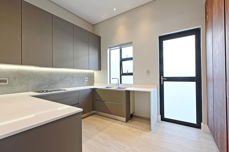 5 Bedroom Property for Sale in Waterfall Country Estate Gauteng