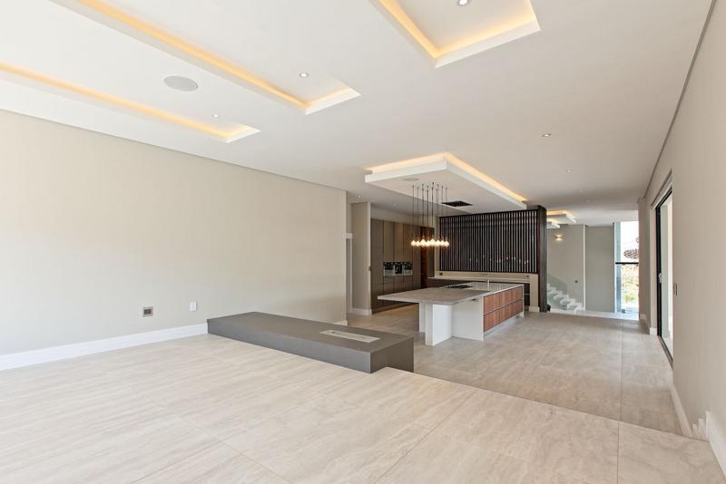 5 Bedroom Property for Sale in Waterfall Country Estate Gauteng