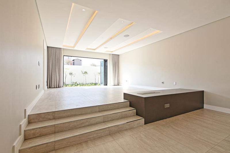 5 Bedroom Property for Sale in Waterfall Country Estate Gauteng