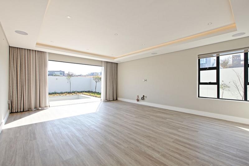 5 Bedroom Property for Sale in Waterfall Country Estate Gauteng