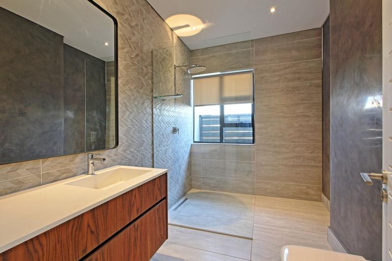 5 Bedroom Property for Sale in Waterfall Country Estate Gauteng