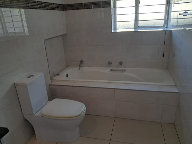 To Let 3 Bedroom Property for Rent in Sandown Gauteng