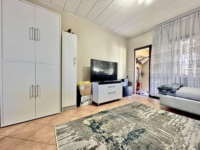 1 Bedroom Property for Sale in Pineslopes Gauteng