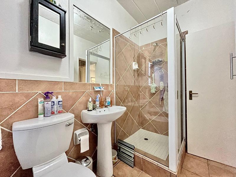 1 Bedroom Property for Sale in Pineslopes Gauteng