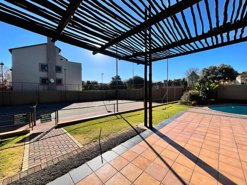 1 Bedroom Property for Sale in Pineslopes Gauteng