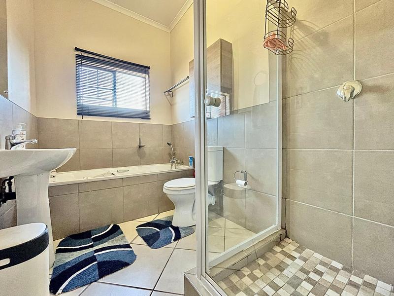 3 Bedroom Property for Sale in Noordwyk Gauteng