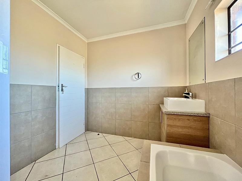 3 Bedroom Property for Sale in Noordwyk Gauteng