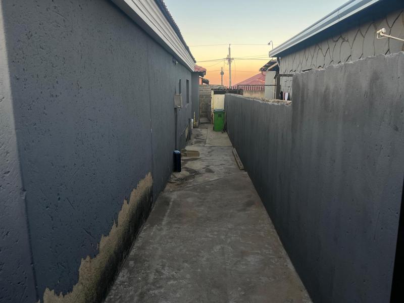 2 Bedroom Property for Sale in Molapo Gauteng