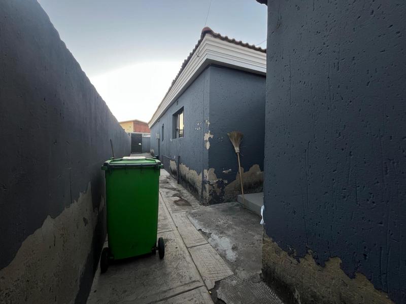 2 Bedroom Property for Sale in Molapo Gauteng