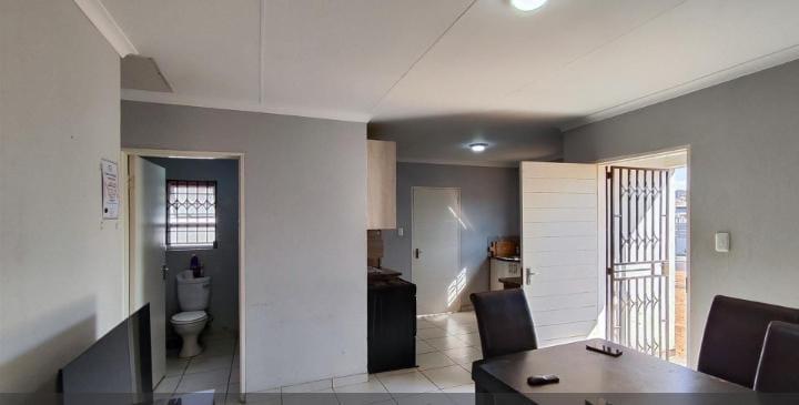 2 Bedroom Property for Sale in Crystal Park Gauteng