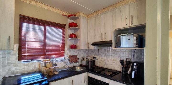 2 Bedroom Property for Sale in Klippoortjie Gauteng