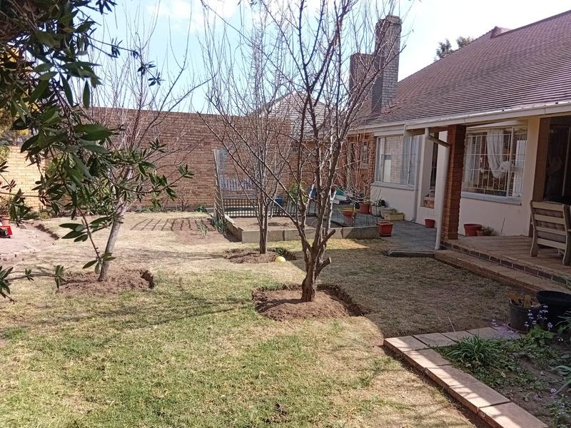 4 Bedroom Property for Sale in Parkdene Gauteng