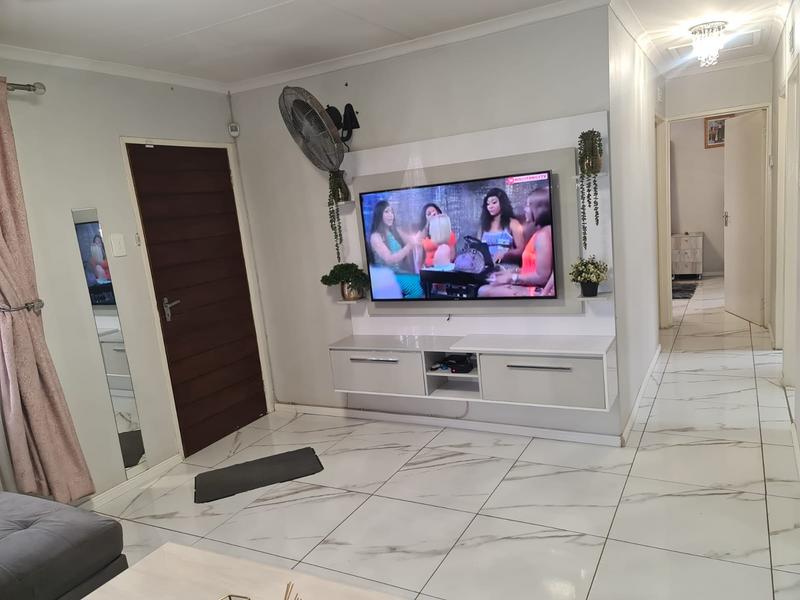 3 Bedroom Property for Sale in Windmill Park Gauteng