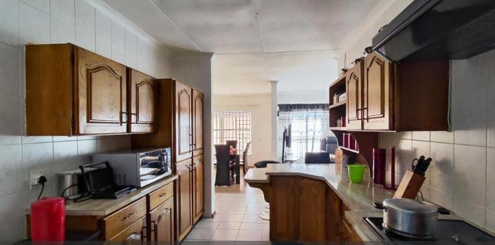 3 Bedroom Property for Sale in Birchleigh North Gauteng