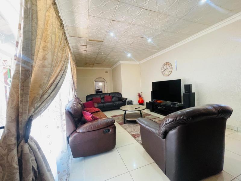 To Let 4 Bedroom Property for Rent in Lambton Gauteng