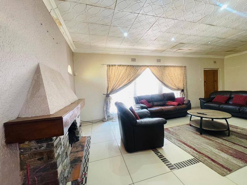 To Let 4 Bedroom Property for Rent in Lambton Gauteng