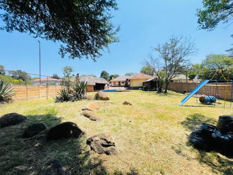 To Let 4 Bedroom Property for Rent in Lambton Gauteng