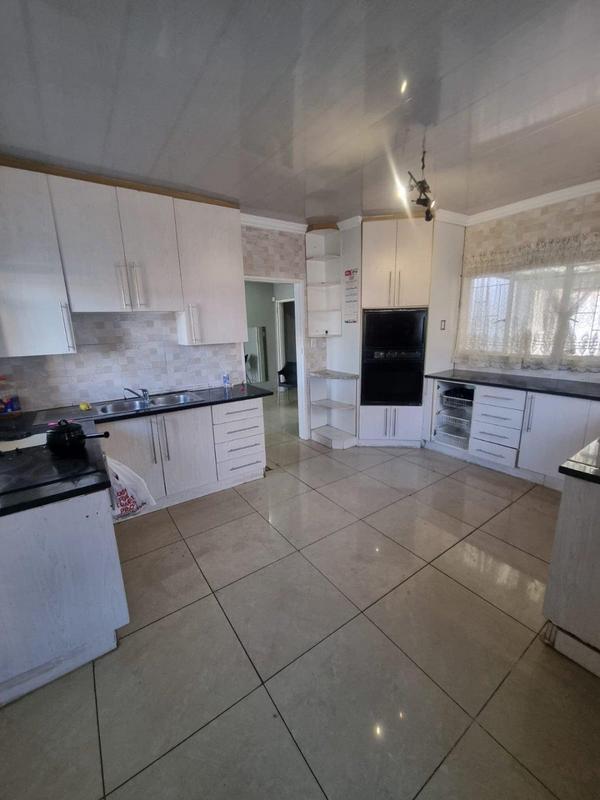 To Let 3 Bedroom Property for Rent in Esther Park Gauteng