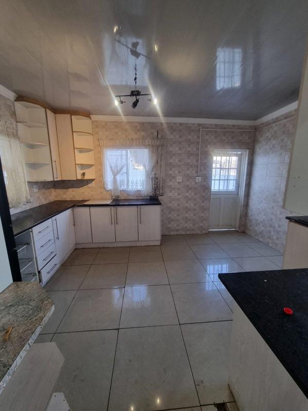 To Let 3 Bedroom Property for Rent in Esther Park Gauteng
