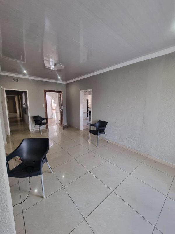To Let 3 Bedroom Property for Rent in Esther Park Gauteng