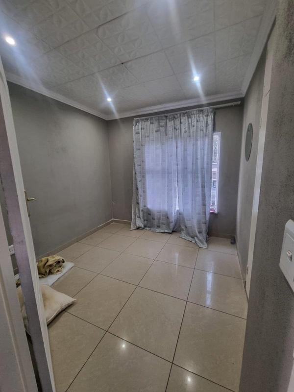 To Let 3 Bedroom Property for Rent in Esther Park Gauteng