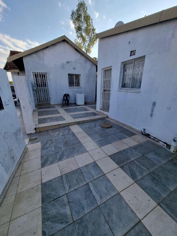To Let 3 Bedroom Property for Rent in Esther Park Gauteng