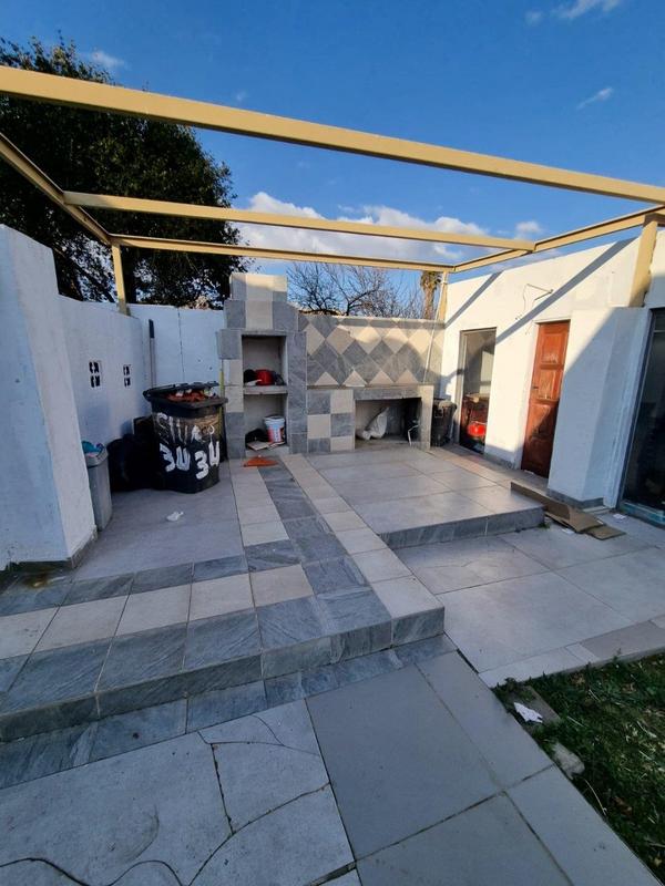 To Let 3 Bedroom Property for Rent in Esther Park Gauteng