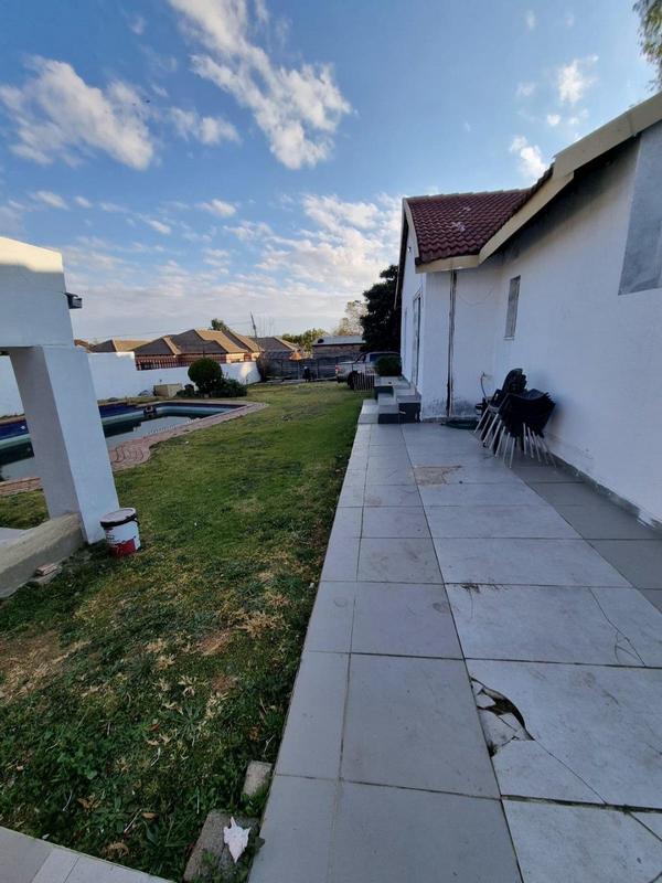 To Let 3 Bedroom Property for Rent in Esther Park Gauteng