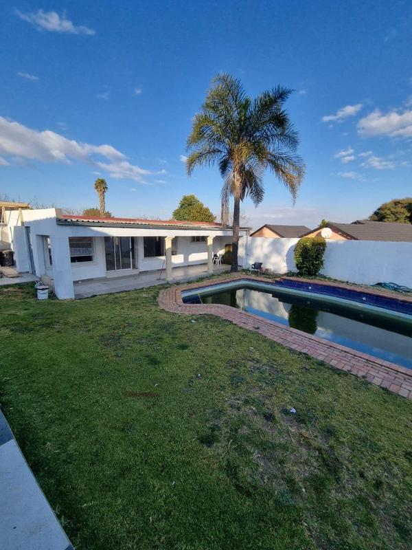 To Let 3 Bedroom Property for Rent in Esther Park Gauteng