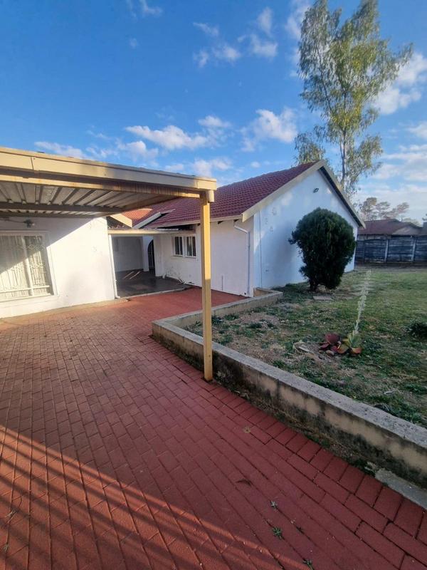 To Let 3 Bedroom Property for Rent in Esther Park Gauteng