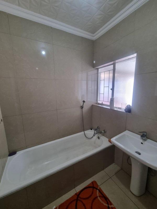 To Let 3 Bedroom Property for Rent in Esther Park Gauteng