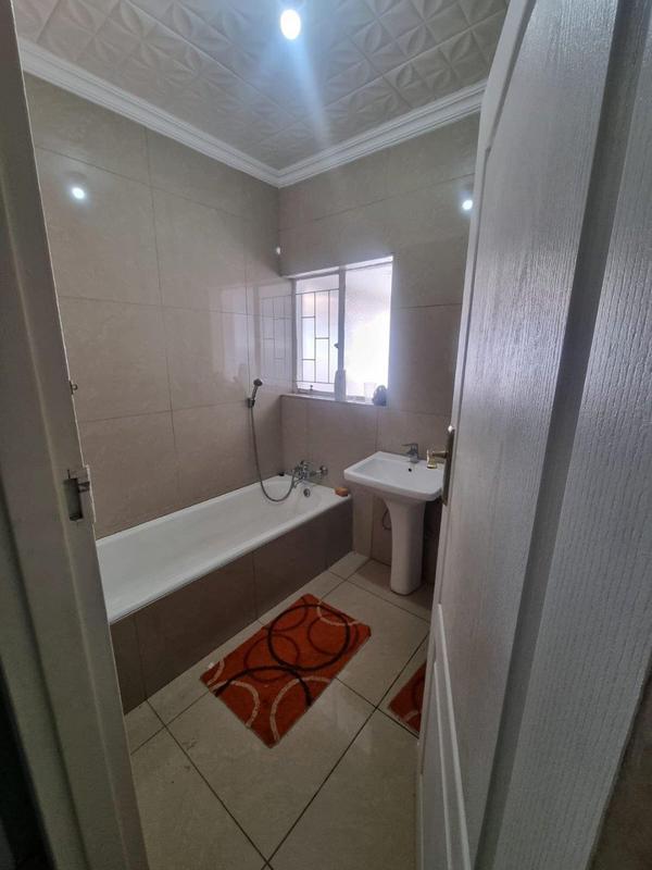 To Let 3 Bedroom Property for Rent in Esther Park Gauteng