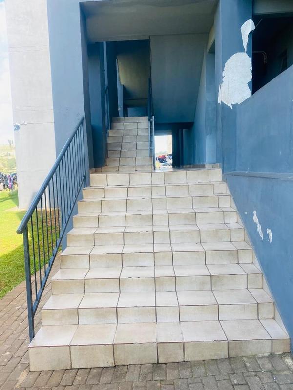 To Let 2 Bedroom Property for Rent in Fleurhof Gauteng