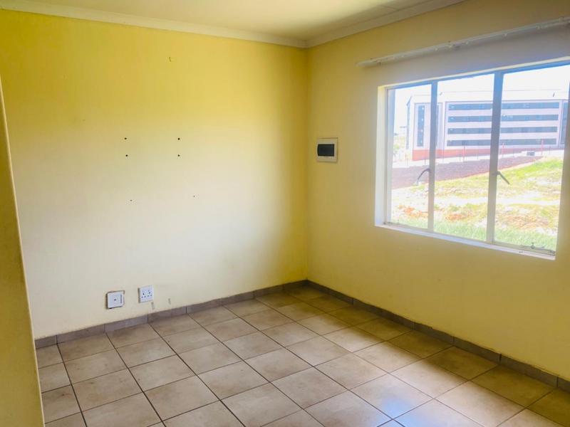 To Let 2 Bedroom Property for Rent in Fleurhof Gauteng