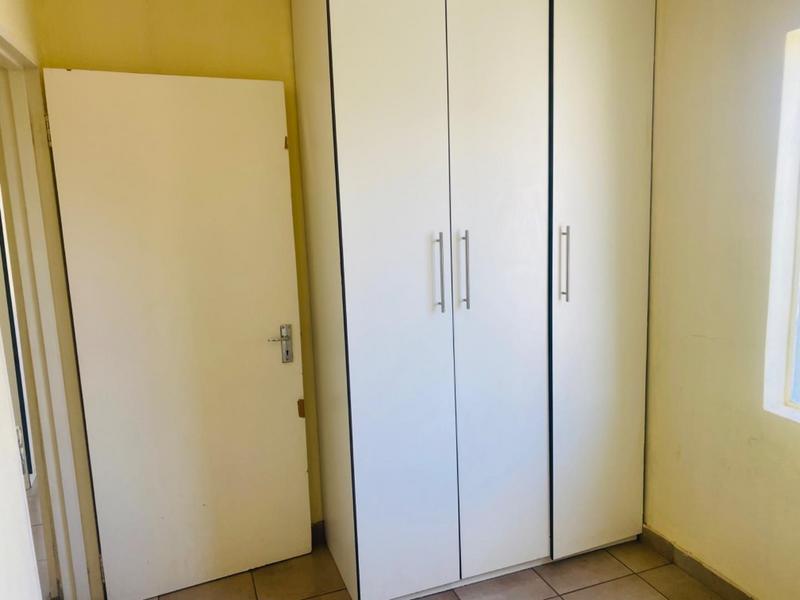To Let 2 Bedroom Property for Rent in Fleurhof Gauteng