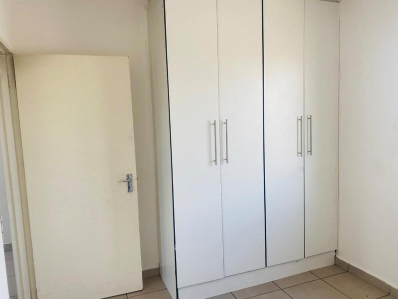 To Let 2 Bedroom Property for Rent in Fleurhof Gauteng