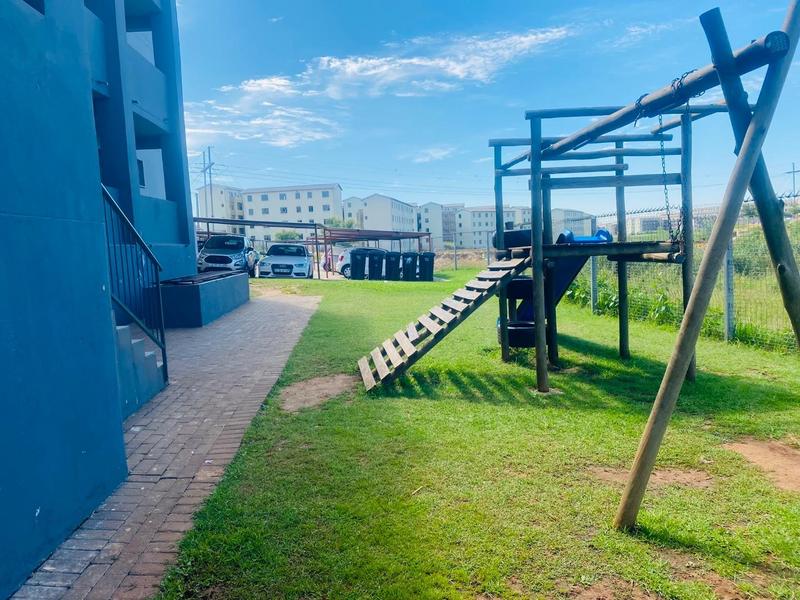 To Let 2 Bedroom Property for Rent in Fleurhof Gauteng