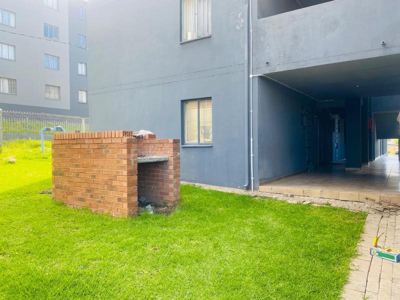 To Let 2 Bedroom Property for Rent in Fleurhof Gauteng